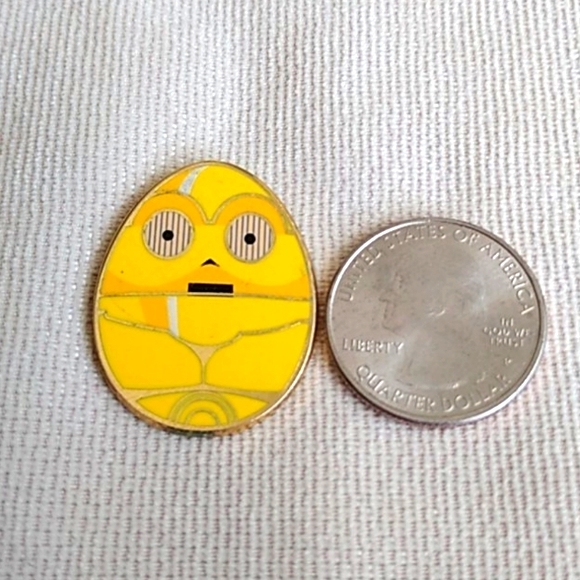DISNEY & LUCAS FILMS C3PO EGG PIN - Picture 3 of 5